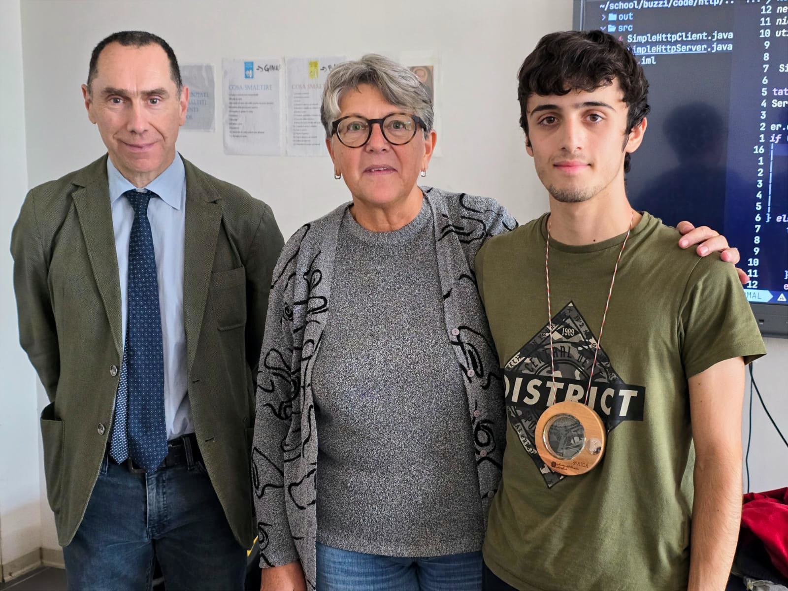 Consegna della medaglia al Buzzi